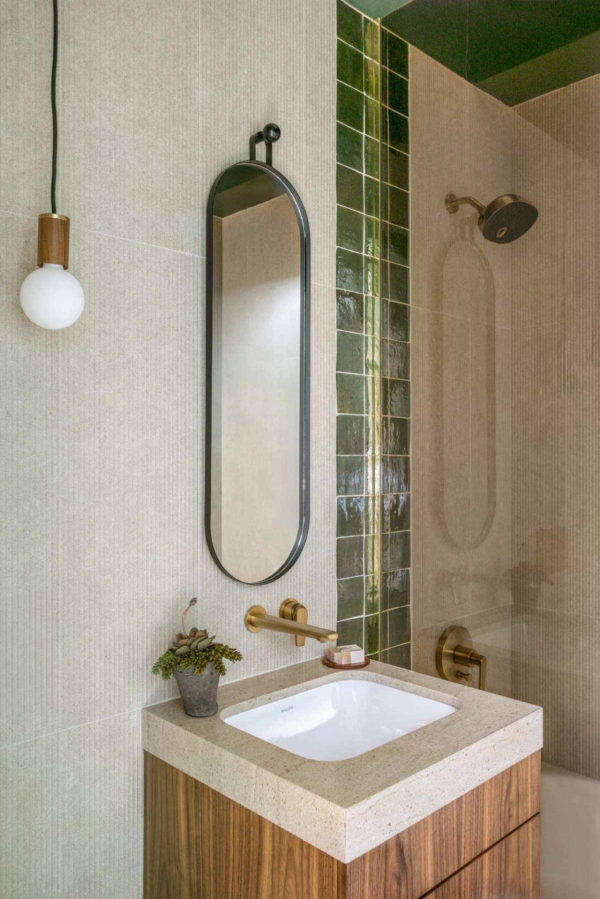 Guest bath detail
